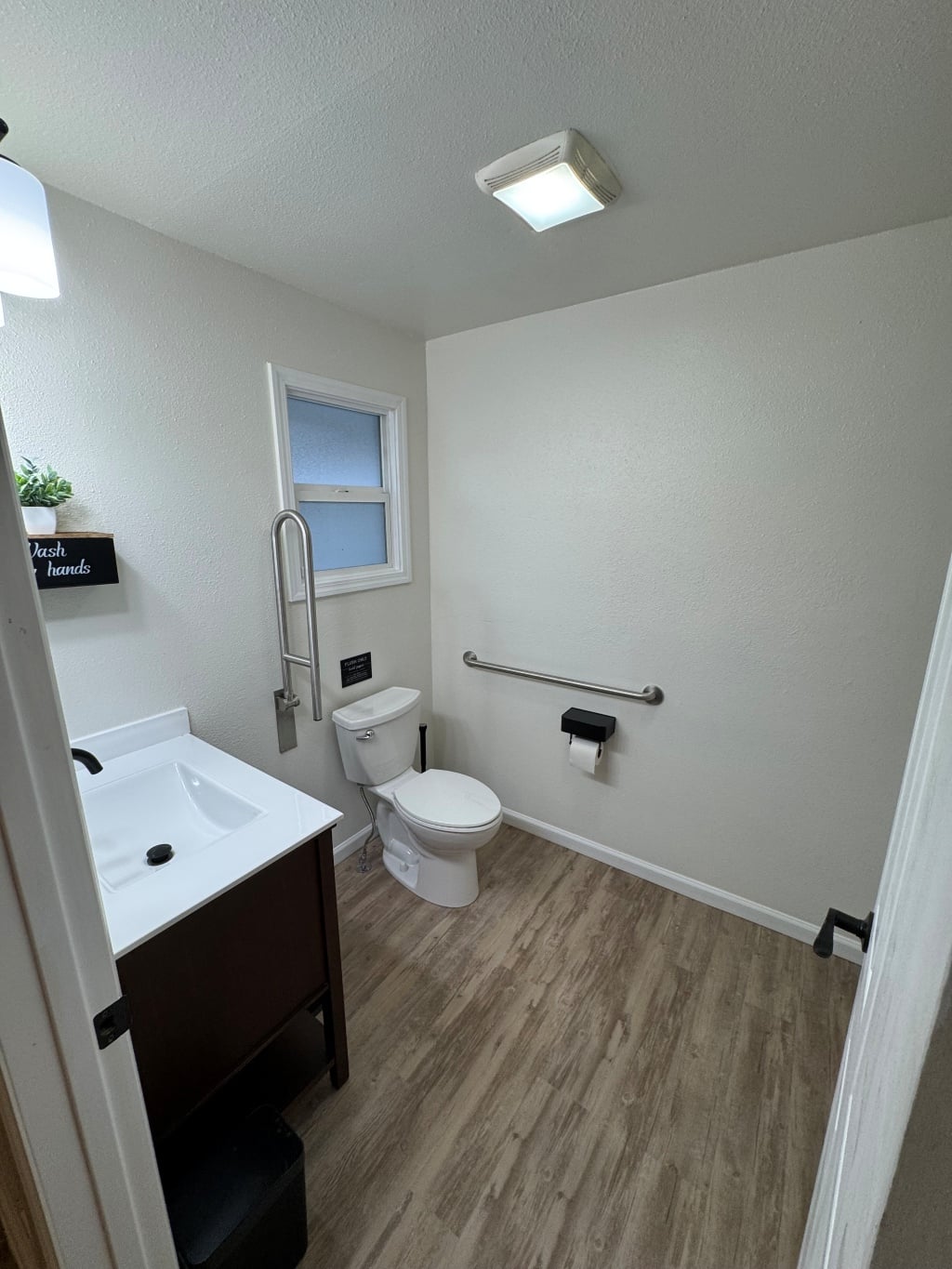 Attached bathroom for Bedroom C